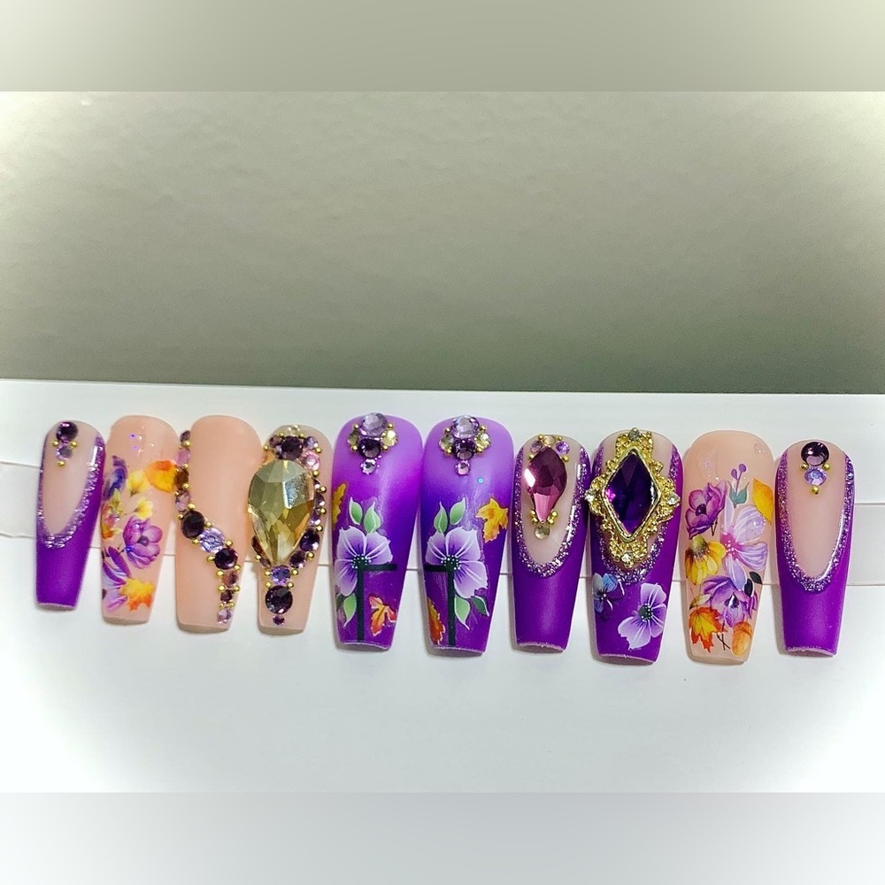Press on nail sets
